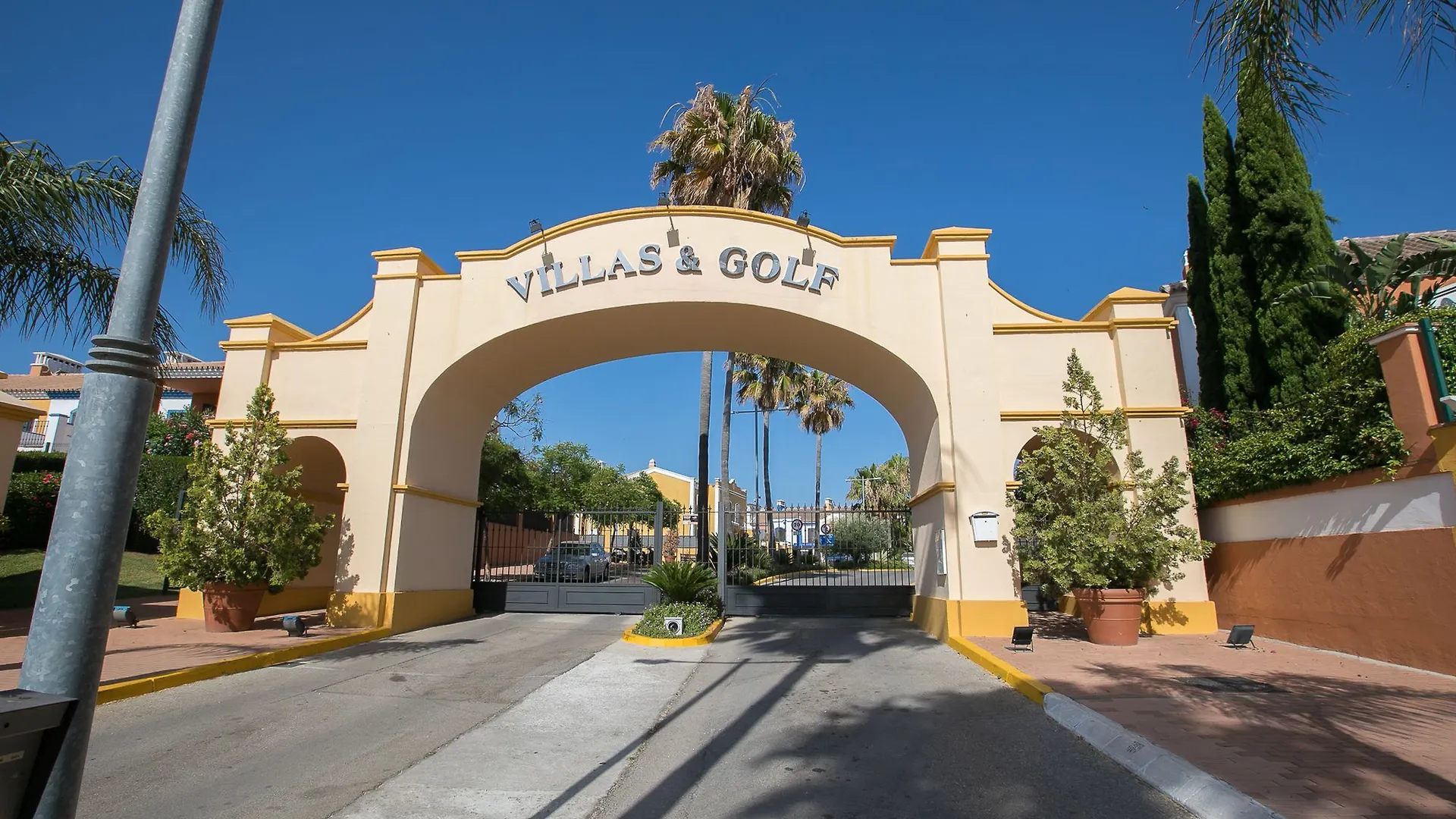 Feriehus Oleholidays Adosado Villas Y Golf Guadalmina Urbanizacion Privada Marbella Spanien